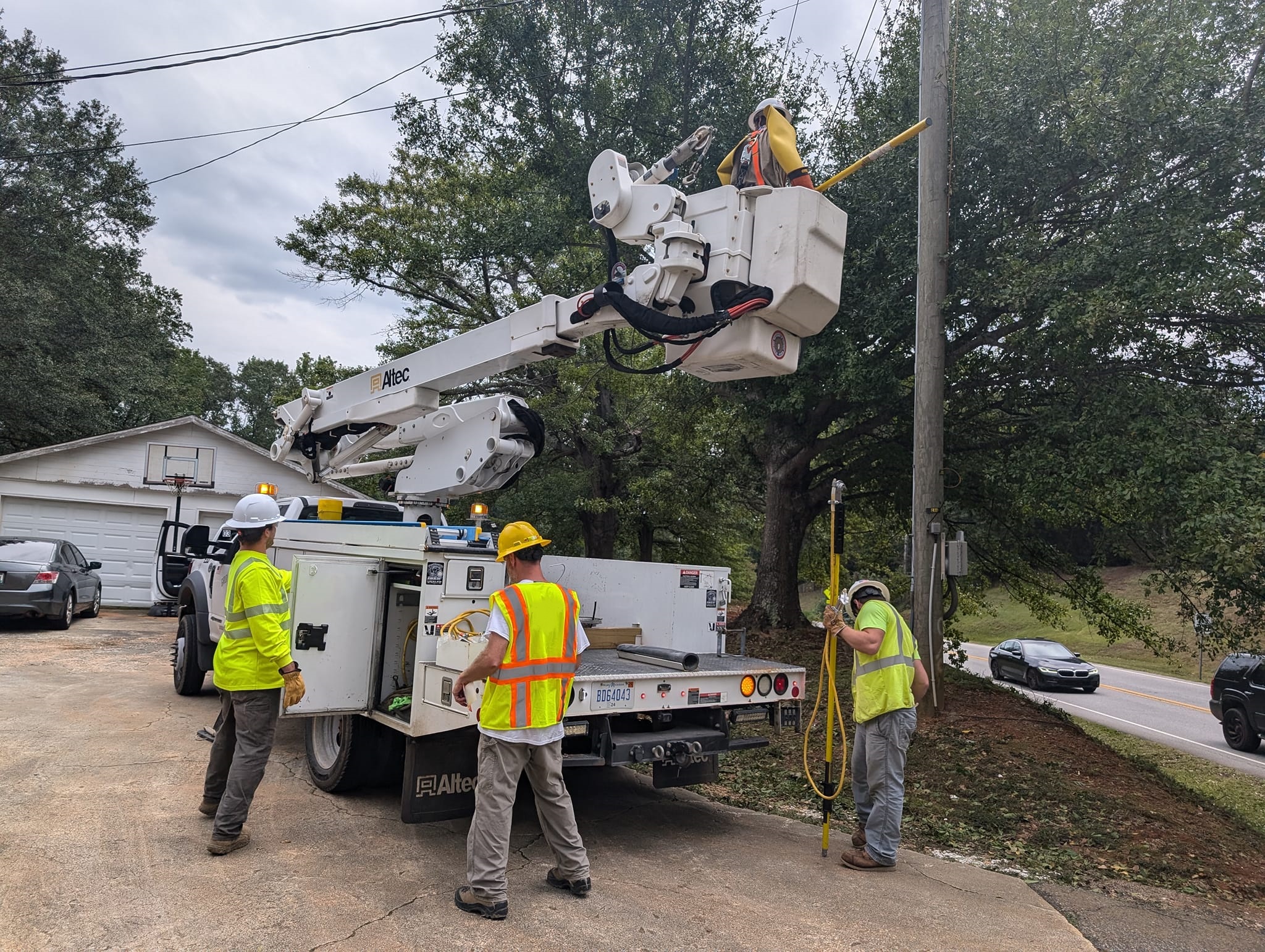 Gridline Power crew